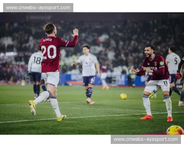 西汉姆联主场1-1曼联，谢什科补时绝平