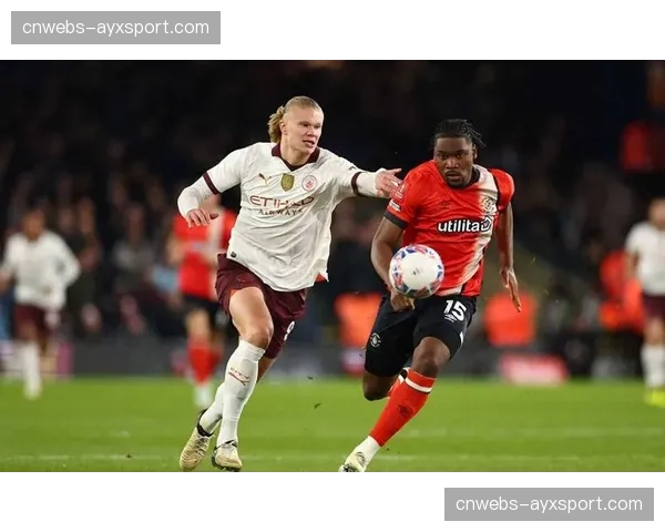 深度复盘：曼城大胜卢顿，瓜迪奥拉实验“边后腰”新战术效果显著